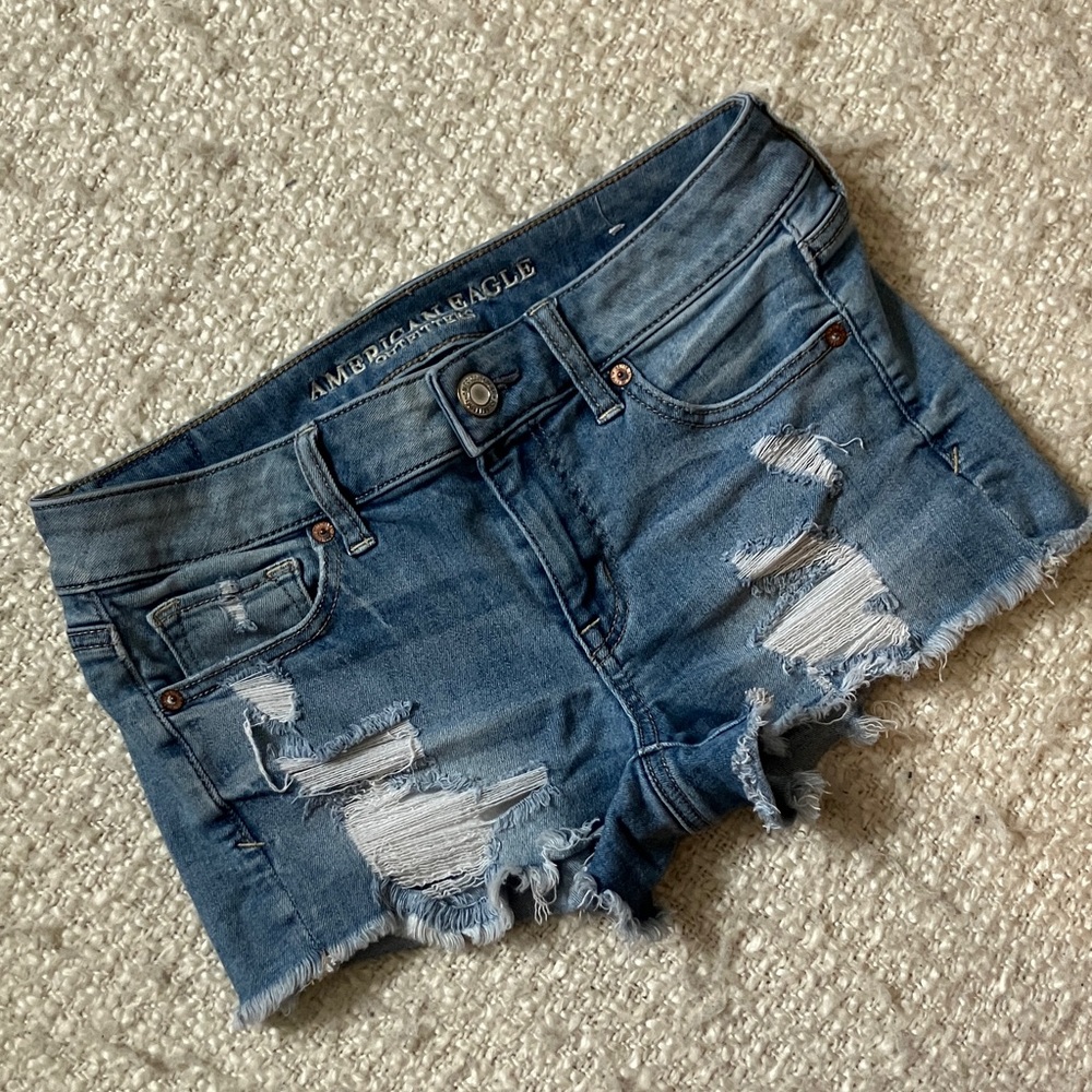 🦅 AMERICAN EAGLE NEXT LEVEL STRETCH WOMENS SIZE 4 DISTRESSED DENIM SHORTS